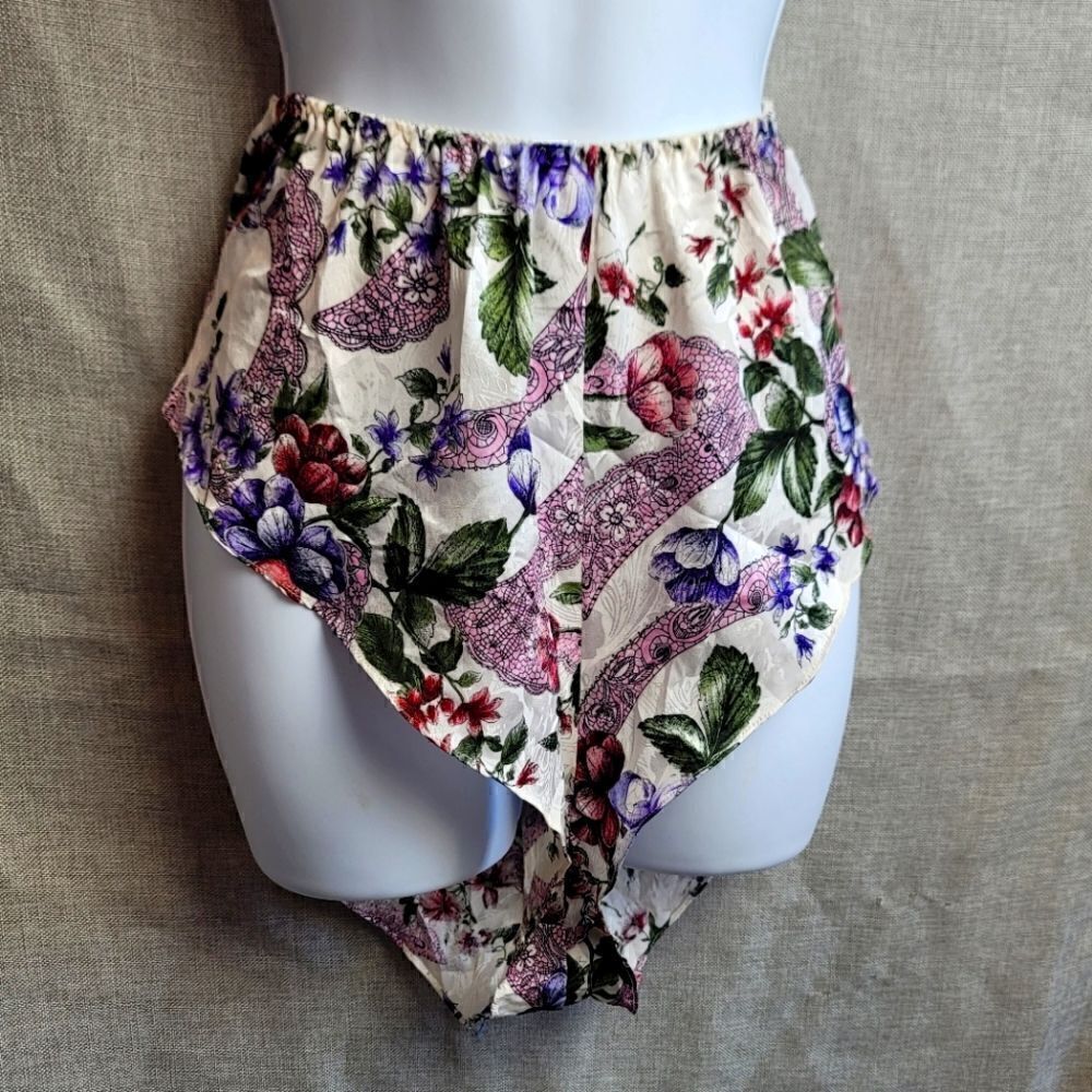 VICTORIA'S SECRET GOLD LABEL Shorts